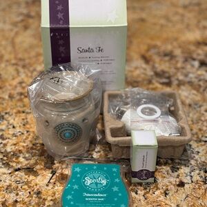 Scentsy Santa Fe Ceramic Warmer with Turquoise Accent